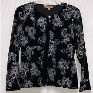 🦋NWOT Velvet blouse with delicate detailing